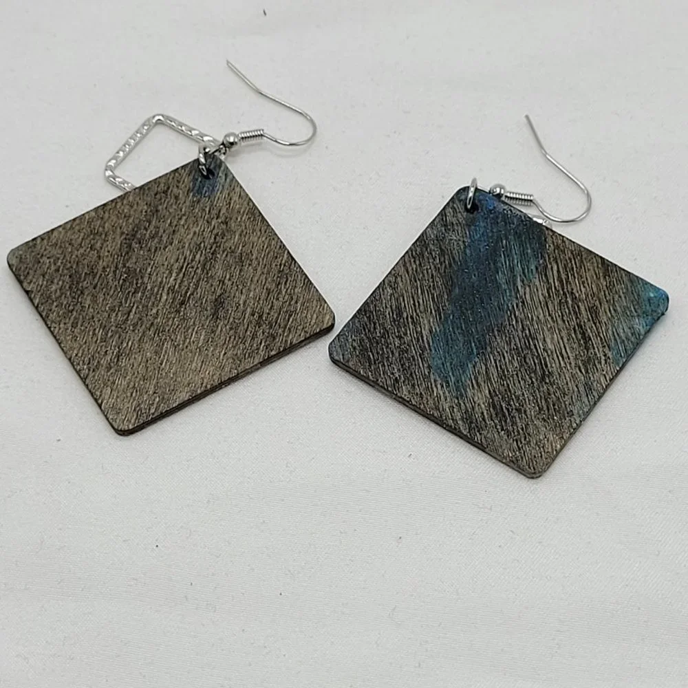 NWOT Wooden Diamond Shaped Earrings - Picture 3 of 5